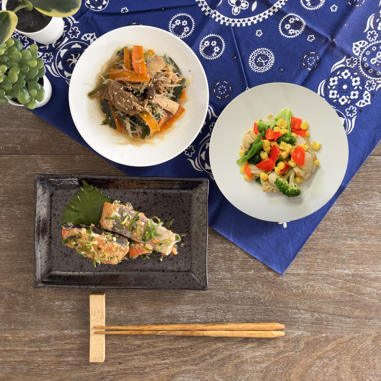鮭の生姜焼きとホタテ中華のバランスプレート