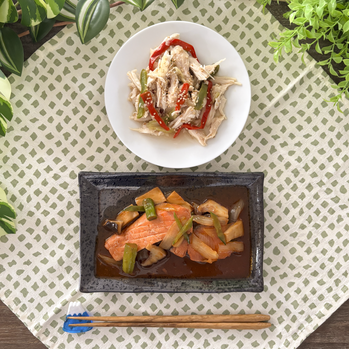 鮭ヤンニョムと鶏さっぱりのシンプルプレート