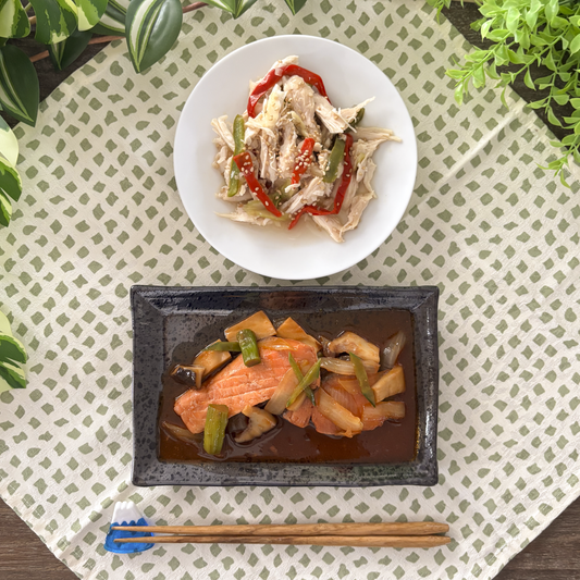 鮭ヤンニョムと鶏さっぱりのシンプルプレート