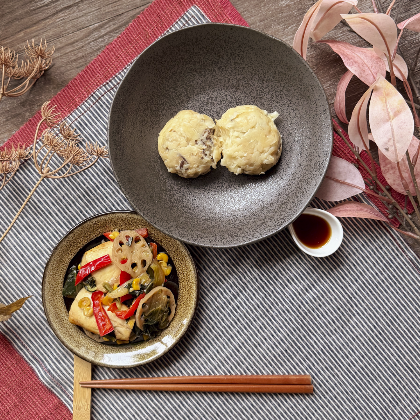 鶏軟骨入りジャンボ焼売と鯖オイスターの旨味プレート