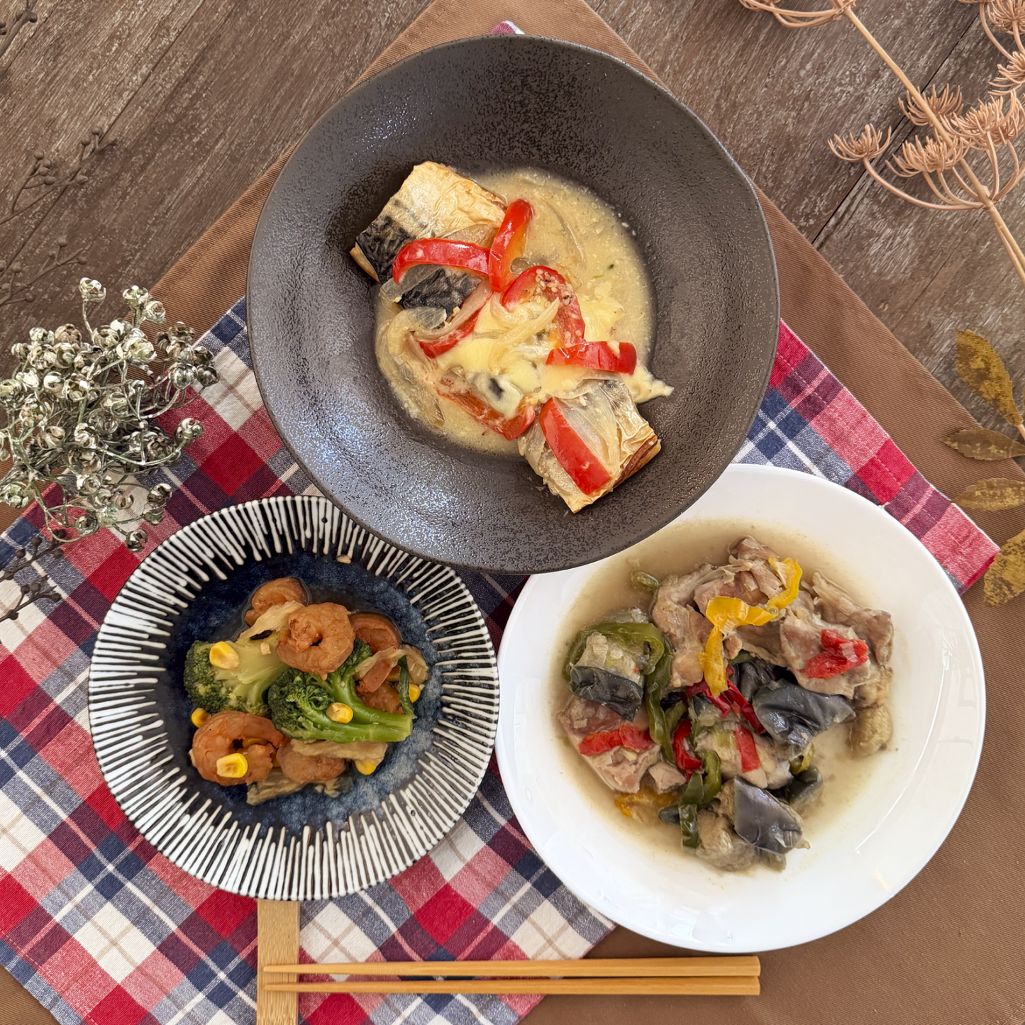 鯖味噌チーズと鶏中華の欲張りプレート