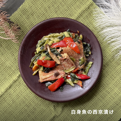 白身魚の西京漬けとゴロゴロチキンのバランスプレート